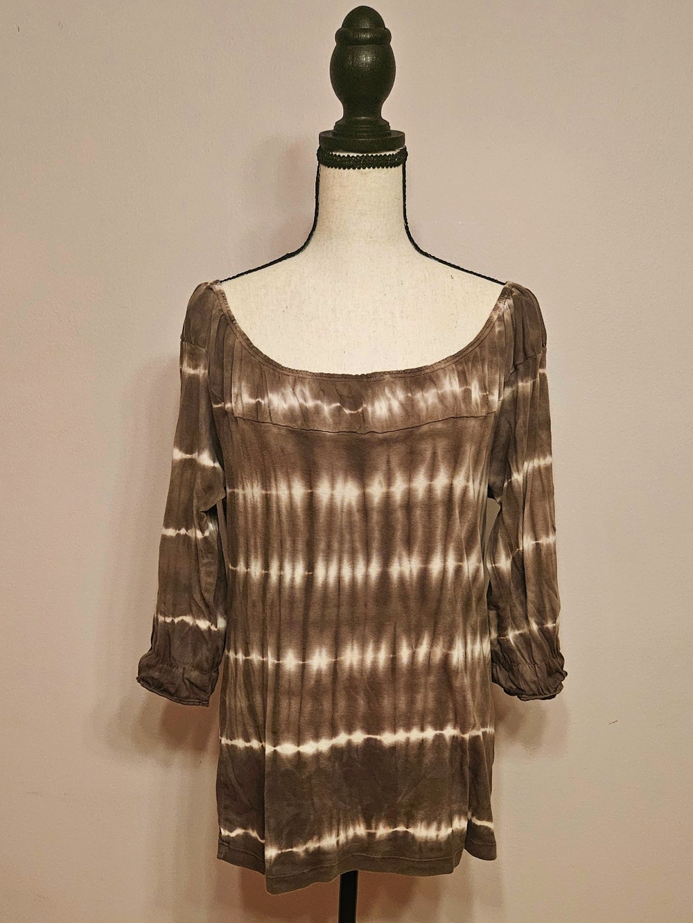 XCVI Olive Green and Cream Tie-Dye Wide-Necked Tunic cY2K